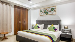 In-room safe, desk, soundproofing, bed sheets - Treebo Fortune Home Expressway (Noida)