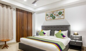 Standard Room with Working Desk | In-room safe, desk, soundproofing, bed sheets - Treebo Fortune Home Expressway (Noida)