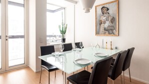 Deluxe Apartment | In-room dining
