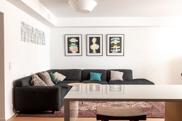 Appartement Deluxe | Aire de séjour | Téléviseur connecté de 50 cm avec télévision par câble