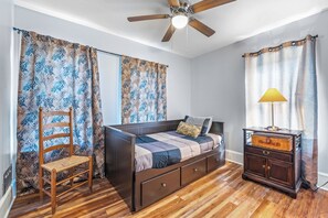 3 多间卧室、免费 WiFi、床单