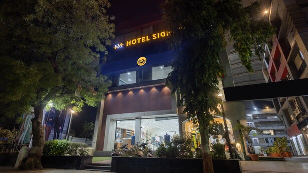 A hotel entrance with a sign reading "US HOTEL SIGNA". - Itsy Hotels Signature, Nehru Nagar (Ahmedabad)