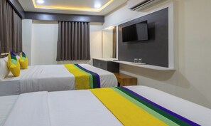 Premium Room | In-room safe, desk, soundproofing, bed sheets - Itsy Hotels Signature, Nehru Nagar (Ahmedabad)