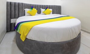 Deluxe Room | In-room safe, desk, soundproofing, bed sheets - Itsy Hotels Signature, Nehru Nagar (Ahmedabad)