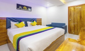 In-room safe, desk, soundproofing, bed sheets - Itsy Hotels Signature, Nehru Nagar (Ahmedabad)