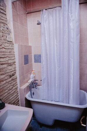 Doccia, asciugacapelli, bidet, asciugamani