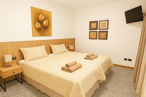 2 chambres, coffres-forts dans les chambres, bureau
