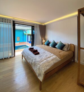 Luxury Room | Bathroom | Shower, rainfall showerhead, free toiletries, hair dryer - Morocco blue cafe by chilong river farm  (Kosum Phisai)