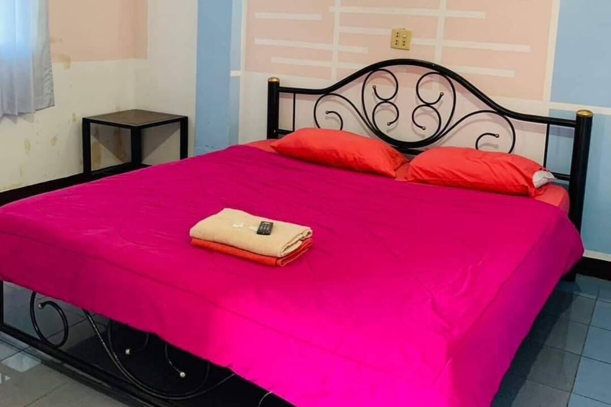 Chambre de base avec lits jumeaux | Accès au Wi-Fi (inclus)