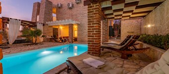 10 PAX, Ideal for families, Children's playground , Private pool, Sauna, Hot tub