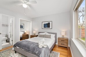 3 slaapkamers, een bureau, een strijkplank/strijkijzer, gratis wifi