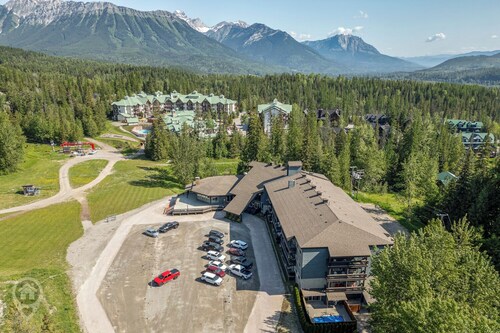 Griz Inn Hotel Room / Ski in out