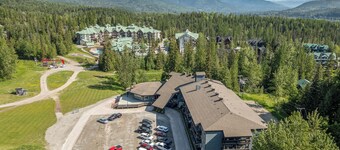 Griz Inn Hotel Room / Ski in out