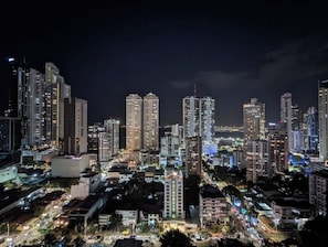 Aerial view - w *| Positioned 1BR w/ Beautiful View in Calle 50 (Panamá)