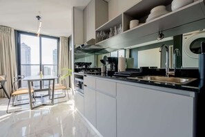 Fridge, microwave, oven, stovetop