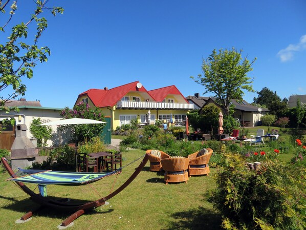 Outdoor dining - Viel Natur und Idyllische Umgebung - Ferienhaus Honigtopf Häuschen Kormorannnest (Sagard)