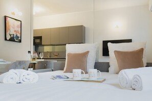 Iron/ironing board, WiFi, bed sheets