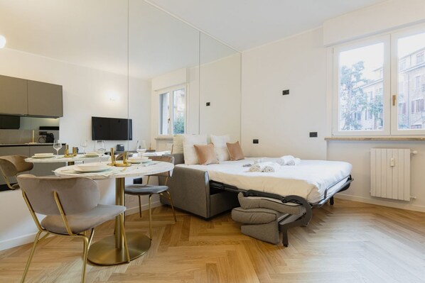 Tabla de planchar con plancha, wifi y ropa de cama 