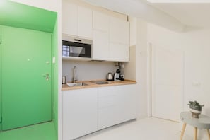 Fridge, microwave, stovetop, coffee/tea maker - Easylife - Nest of Style in Porta Romana (Milano)