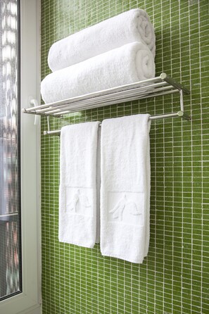 Standard Room | Bathroom