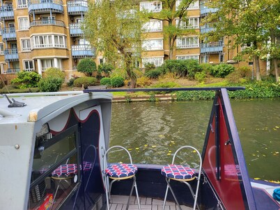 Comfy Canal Boat in Little Venice for Family & Friends