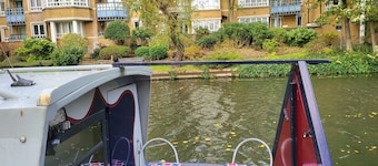 Comfy Canal Boat in Little Venice for Family & Friends