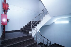 Lobby - Hotel Lyf Corporate Suites - Peera Garhi (New Delhi)