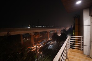 Deluxe Room | 1 bedroom, desk, soundproofing, free WiFi - Hotel Lyf Corporate Suites - Peera Garhi (New Delhi)