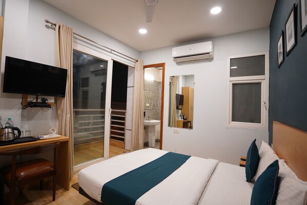 Deluxe Room | 1 bedroom, desk, soundproofing, free WiFi - Hotel Lyf Corporate Suites - Peera Garhi (New Delhi)