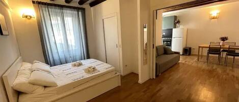 1 habitación, tabla de planchar con plancha, wifi y ropa de cama