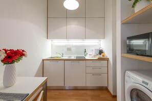 Fridge, microwave, stovetop, coffee/tea maker