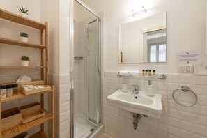 Dusj, hårføner, bidé og håndklær