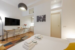 Iron/ironing board, WiFi, bed sheets