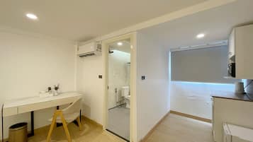 Deluxe Twin Room | Bathroom