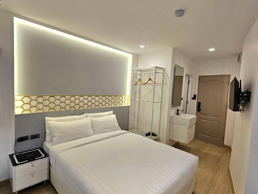 Caja de seguridad en la habitación y escritorio