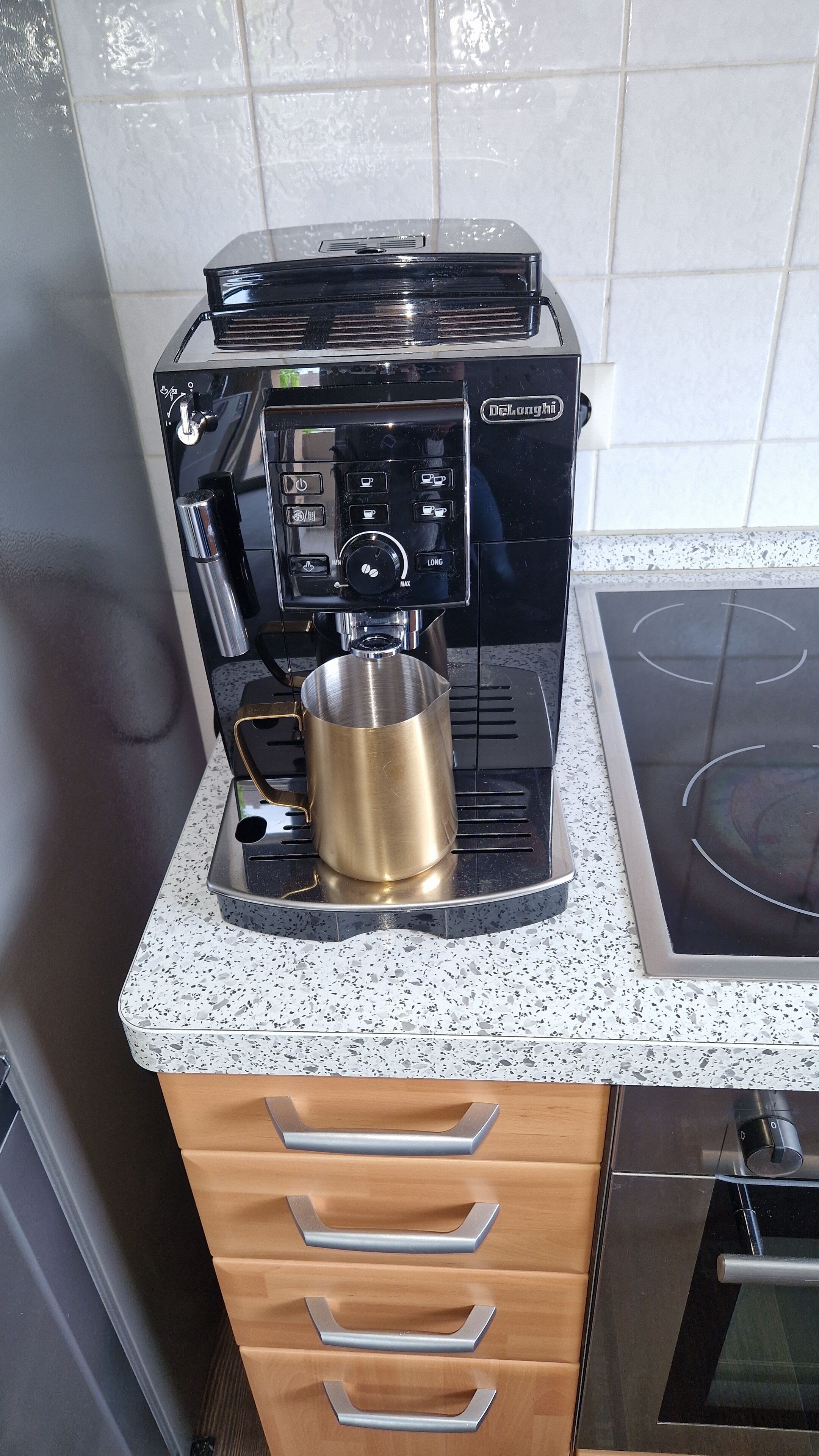 Kjøleskap, ovn, kokeplater og oppvaskmaskin