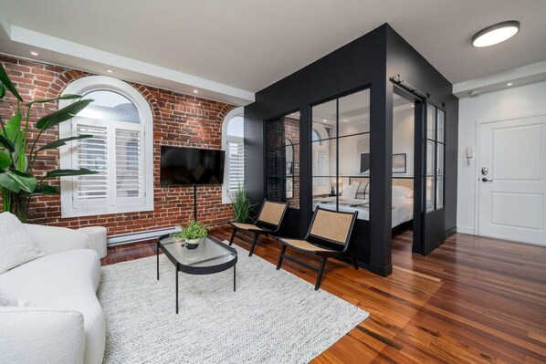 3 bedrooms, iron/ironing board, free WiFi, bed sheets - The Rock and Red Luxury Condo/Downtown Quebec city (Québec)