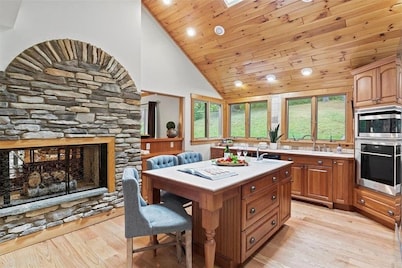 Cabin Retreat | Hot Tub | Pool | Game Room | FLX