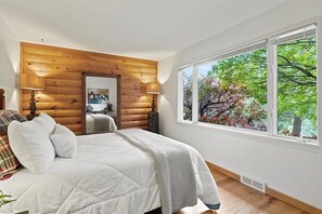 5 bedrooms, iron/ironing board, travel crib, WiFi
