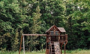 Children’s area - Peaceful Chalet Tremblant, hot tub and fireplace (Amherst)