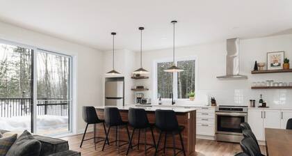 Peaceful Chalet Tremblant, hot tub lakes & Kayaks