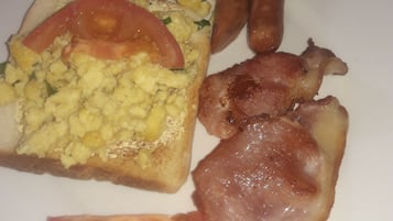 Sudah termasuk sarapan ala kontinental setiap hari