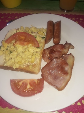 Free daily continental breakfast - Jeanny's Apartments (Praslin Island)