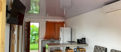 Rumah Basic, ensuite | Dapur pribadi | Lemari es, penanak nasi, dan peralatan masak/sendok-piring