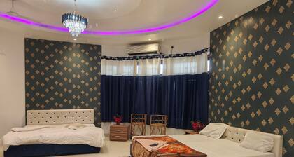 Maujis Villa And Guest House