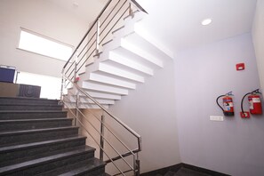 Lobby - Hotel Lyf Corporate Suites - Kirti Nagar (New Delhi)