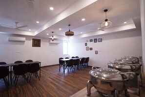 Buffet - Hotel Lyf Corporate Suites - Kirti Nagar (New Delhi)