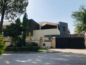 Front of property - Dream Inn Guest House Islamabad (Islamabad)