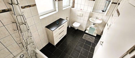 Serviettes fournies, savon, papier toilette