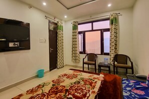Quarto luxo | 1 quarto, quartos à prova de som, Wi-Fi de cortesia